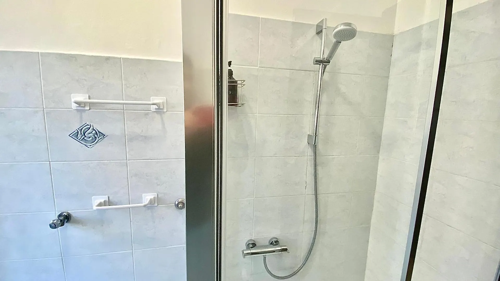 Famagosta Home, Navigli Style, Accanto A Metropolitana M2 Verde, Confortevole E Spazioso Per Gruppi O Famiglie Μιλάνο 0*,  Ιταλία